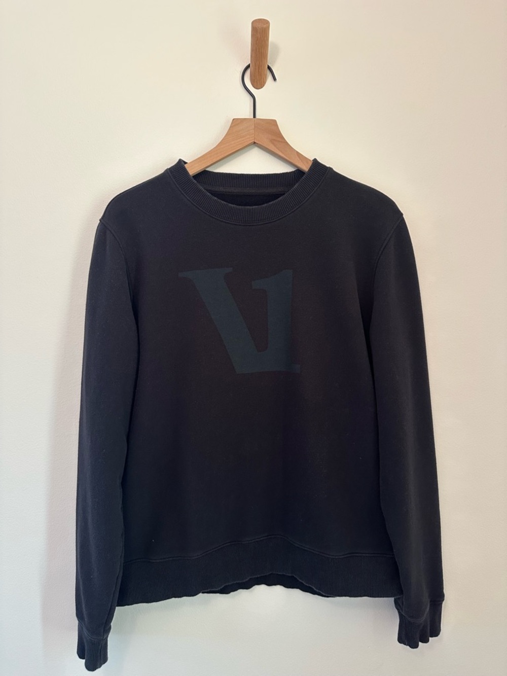 Vuori Encinitas Crewneck Black on Black Big Subtle Logo Men’s Size M